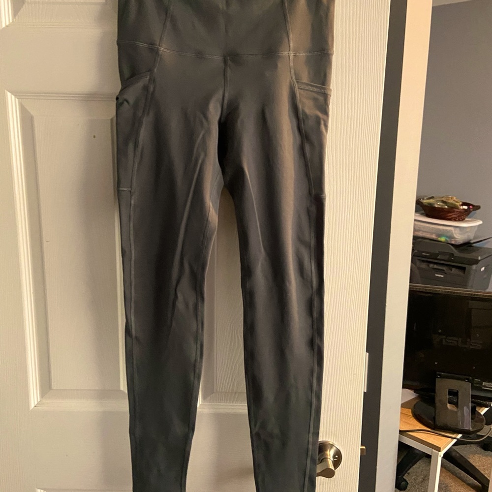 Brand new never worn vimmia leggings, size medium and large fit smaller…